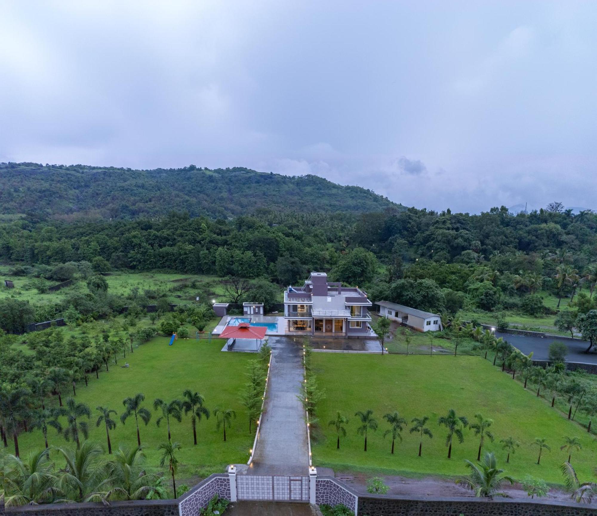 Stayscape Shreeji Farms 4Bhk Karjat Esterno foto
