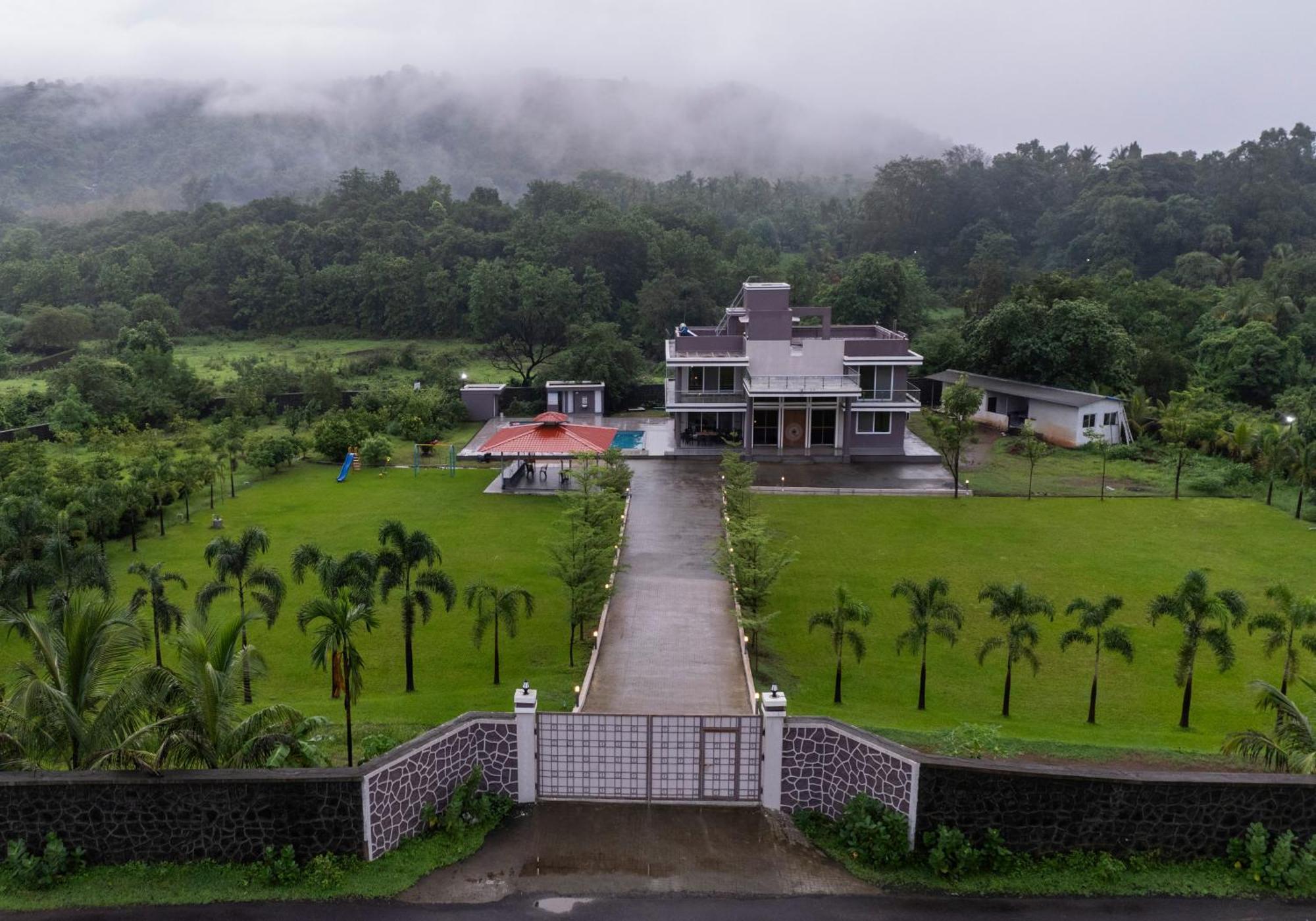 Stayscape Shreeji Farms 4Bhk Karjat Esterno foto